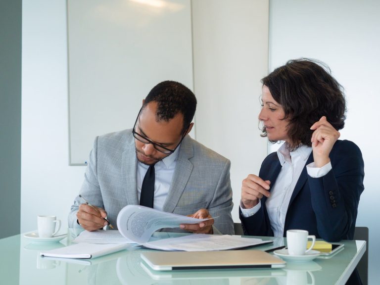 Etape de rédaction et revue de contrats de travail
